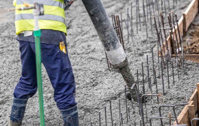 為什么工人要向水泥中里加糖？白糖真的能阻礙水泥的凝固嗎？